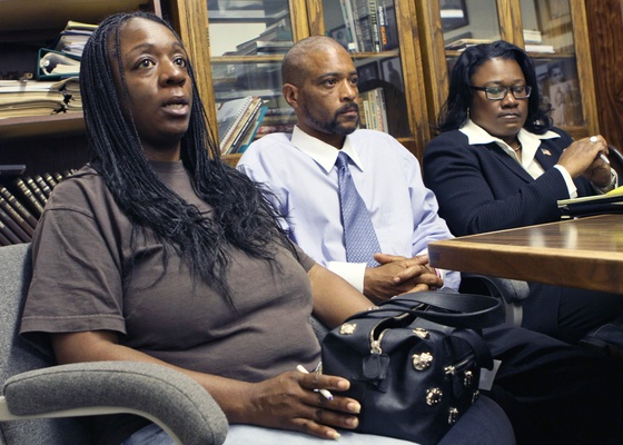 Pasadena police fumbled their investigation of a black teen's shooting, report says